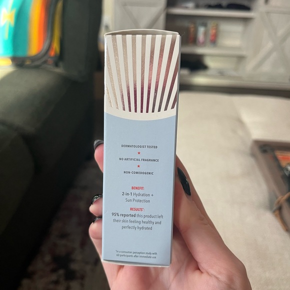 First Aid Beauty - Ultra Repair Moisturizer SPF 30 - Picture 3 of 8